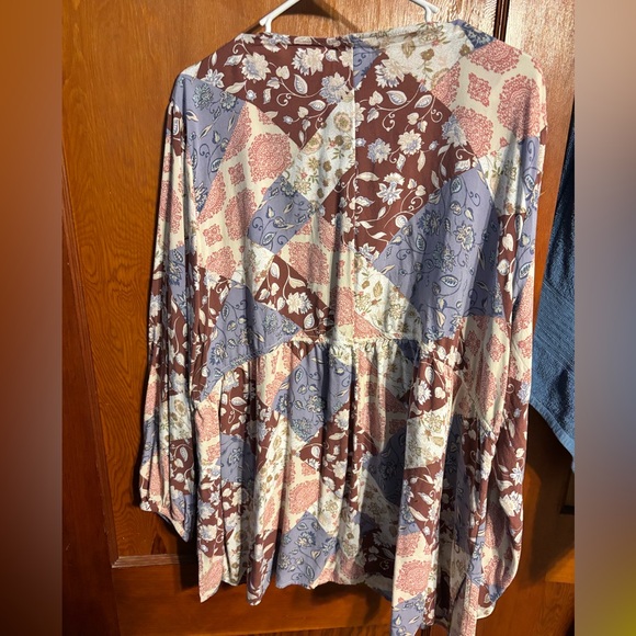 Floral Patchwork V-Neck Women's Top - Multicolor - Picture 4 of 4